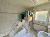 Badewanne und Dusche - 