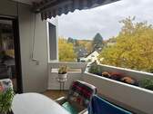 Balkon mit Herbstblick - Lichtdurchflutete 3,5-Zimmer-Wohnung mit herrlicher Aussicht in Singen-Nordstadt - mit Balkon, Aufzug und Tiefgarage