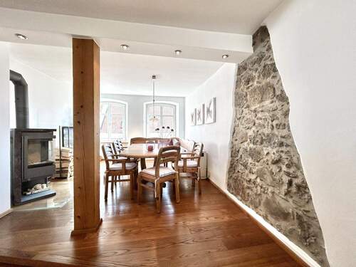 2. Obergeschoss: Esszimmer mit Blick zum Schwedenofen - 