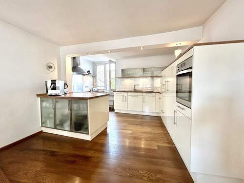 2. Obergeschoss: Moderne Küche - 