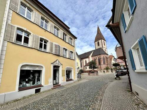 Außenansicht Richtung Peterskirche - Mehrfamilienhaus, Wohnhaus in Endingen zum Kaufen
