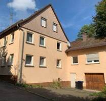 Sofort beziehbares, einseitig angebautes Wohnhaus mit Garage in angenehmer Wohnlage - Fichtenau / Unterdeufstetten