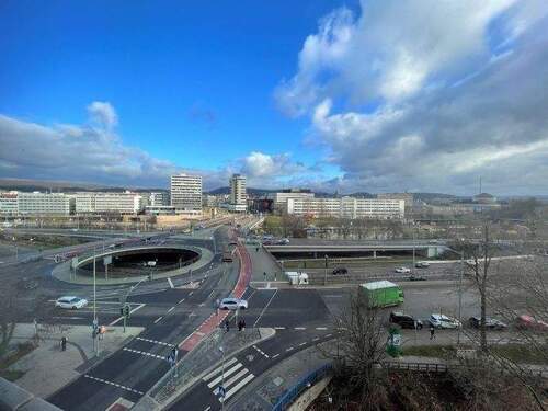 Ausblick - Top-Citylage! Neue, repräsentative Büro- oder Praxisfläche mit PKW-Stellplätzen!