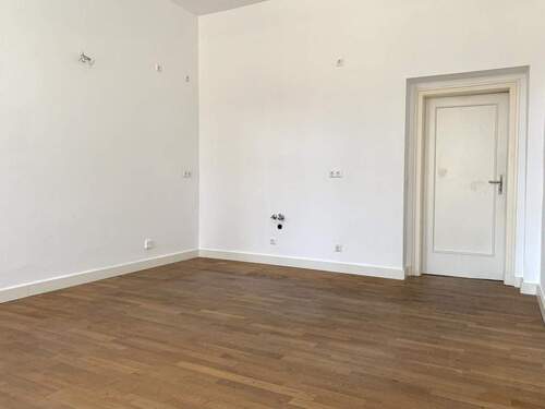 Wohnzimmer mit offener Küche - 2 Zimmer Etagenwohnung in Chemnitz