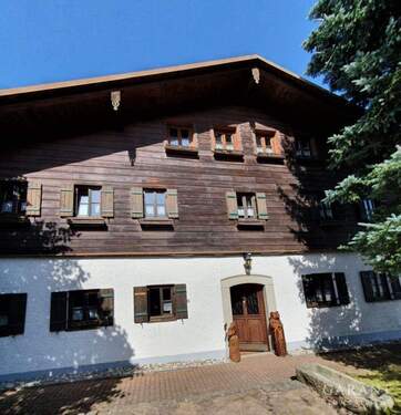 V.- Ansicht - Großes Areal mit ehemaliger Ferienpension!