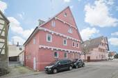 Straßenansicht - Mehrfamilienhaus, Wohnhaus in Mühlacker / Großglattbach