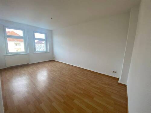 helles geräumiges Wohnzimmer - 