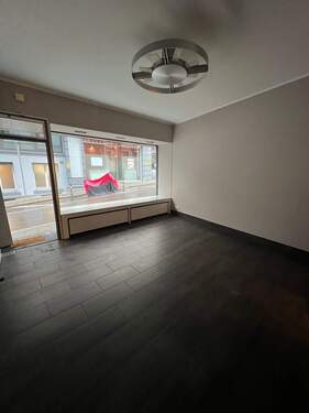 Laden Blick Eingang.jpg - Gewerbeobjekt (Büro, Produktion, Verkauf) in Baden-Baden zur Miete