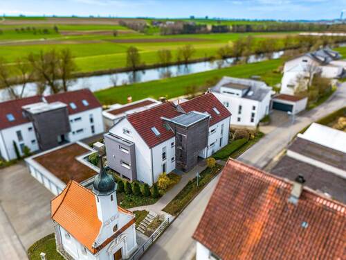 Drohnenansicht - Gepflegte 2,5-Zimmer-Wohnung mit Terrasse und Stellplatz – Baujahr 2012
