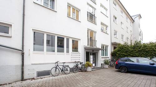 Blick von Innenhof auf Studiofenster - 