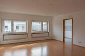 Wohnzimmer - Terrassenwohnung mit 96,30 m² in Hohenbrunn zur Miete