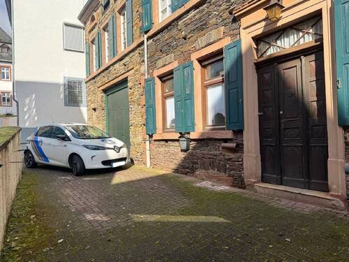 Hofbereich - 7 Zimmer Einfamilienhaus in Ürzig