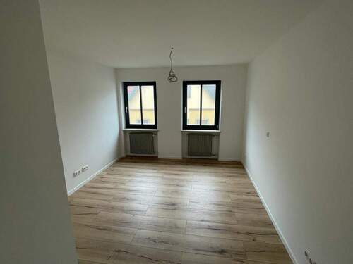 eines der Gästezimmer Hohnstraße - Mehrfamilienhaus, Wohnhaus mit 580,00 m&sup2; in bad Neustadt zum Kaufen