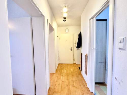 Flur - 3 Zimmer Etagenwohnung zum Kaufen in Bremen