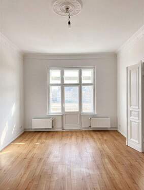 Zimmer 2 mit Balkon - 3 Zimmer Etagenwohnung in Berlin