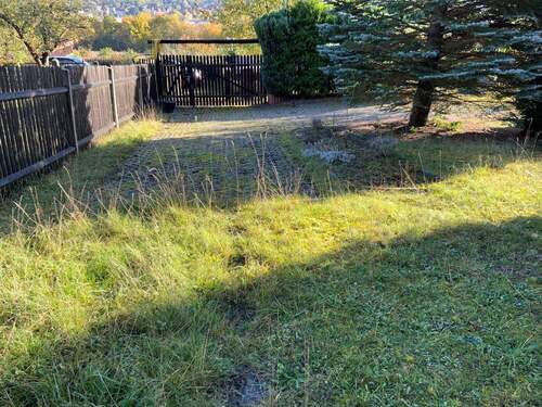 Zufahrt und Stellplätze - 