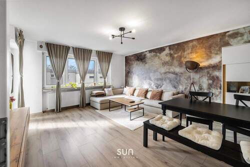 Wohnzimmer - Stilvolle 2-Zimmer-Wohnung mit Loggia, moderner Ausstattung und zwei Stellplätzen