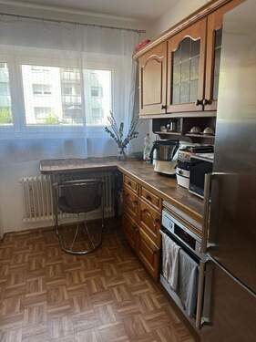 Kompakte Küche mit Fenster - 