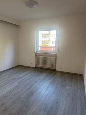 Helles leeres Zimmer - 