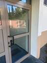 Glastür im Eingangsbereich - 3 Zimmer Etagenwohnung zum Kaufen in Singen (Hohentwiel)