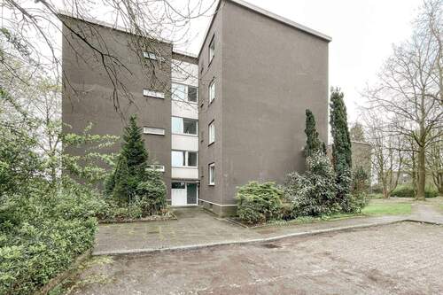 Hausansicht - 3,5 Zimmer - ruhige Lage - Balkon