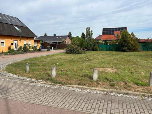 Straßenansicht des Grundstücks - ruhige Anlegerstraße - Grundstück in Oranienbaum-Wörlitz