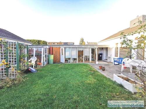 Garten mit Blick auf den Wintergarten - Doppelhaushälfte mit 95,00 m&sup2; in Zeven zum Kaufen