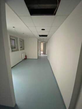 Flur - 6 Zimmer Büro in Nürnberg