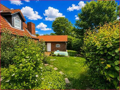 Garten mit Garage - 
