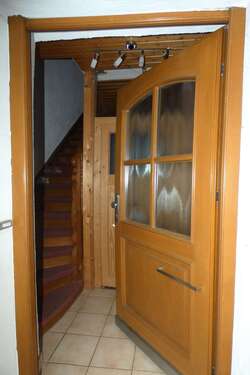 Hauseingang (EG) - 4 Zimmer Etagenwohnung in Asselfingen
