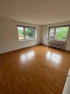Whg. 012 Wohnzimmer - BESICHTIGUNG: Di., 02.09., 17.00 - 17.30 Uhr! Großzügige 2-Zimmer-Wohnung in Schnelsen, 71 m²! Befristete Vermietung für ein Jahr!