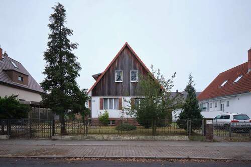 Ansicht Straße - 4 Zimmer Einfamilienhaus zum Kaufen in Berlin
