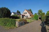Hausansicht und Auffahrt - 4 Zimmer Einfamilienhaus zum Kaufen in Pinneberg / Quellental