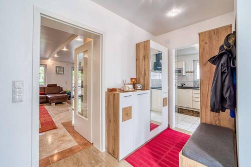 Flur - 7 Zimmer Doppelhaushälfte zum Kaufen in Hemhofen