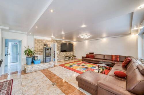 Wohnzimmer - 7 Zimmer Doppelhaushälfte in Hemhofen