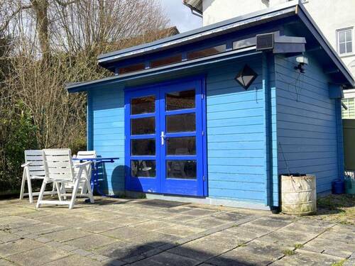 Blockbolenhaus im Garten - 