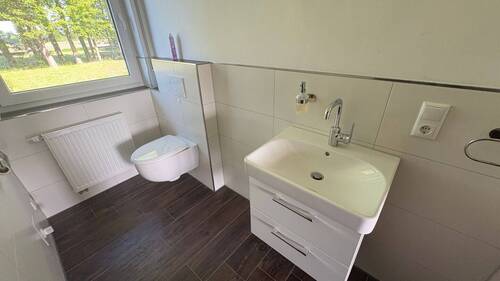 Modernes Bad mit Tageslicht - 