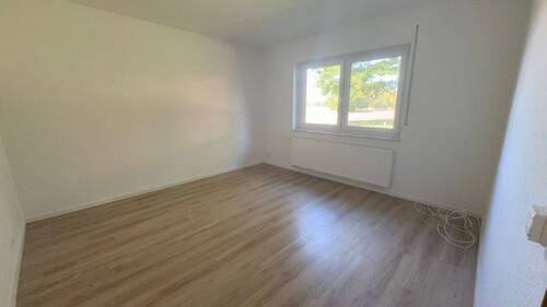 Leerer Raum mit Fenster - 