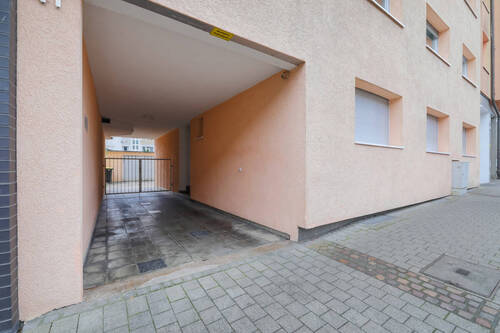 Einfahrt zum Innenhof - 