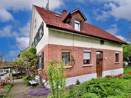 Hausansicht vom Garten - Familienidyll mit großem Garten im Herzen der Stadt