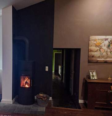 Wohnzimmer mit Kamin - 7 Zimmer Einfamilienhaus in Stolberg (Rheinland)