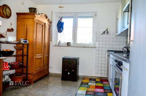 Klassische Küchenkultur mit praktischem Schnitt - 