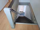 EG -Treppe zur Wohnung im OG - 