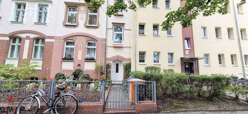 Außenansicht - Altbau-MFH mit ca. 220?m² Wfl., 4 WE & Ausbaupotenzial - Kein Aufteilungsverbot