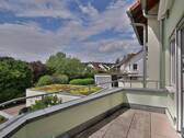 Schöner Balkon - Ihr neuer Lebensmittelpunkt: Reihenmittelhaus mit Terrasse, Balkon und Garage
