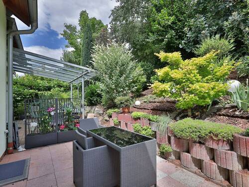 Sonnige Terrasse hinter dem Haus - Reihenmittelhaus mit 103,00 m² in Aichtal-Neuenhaus zum Kaufen