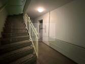 Treppenaufgang zu den Wohnungen - 9 Zimmer Mehrfamilienhaus, Wohnhaus zum Kaufen in Forst (Lausitz)