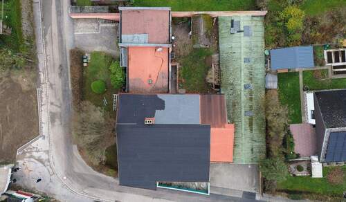 Blick von oben zum Haus - 1 Zimmer Mehrfamilienhaus, Wohnhaus in Ebrach