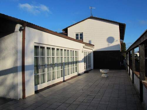 IMG_6994 - Charmantes Einfamilienhaus mit spannender Architektur *Garten, Terrasse, Freisitz und Doppelgarage*