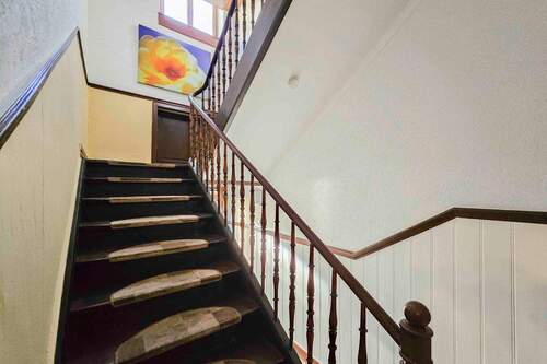 Treppenhaus EG - Mehrfamilienhaus, Wohnhaus in Offenbach am Main zum Kaufen